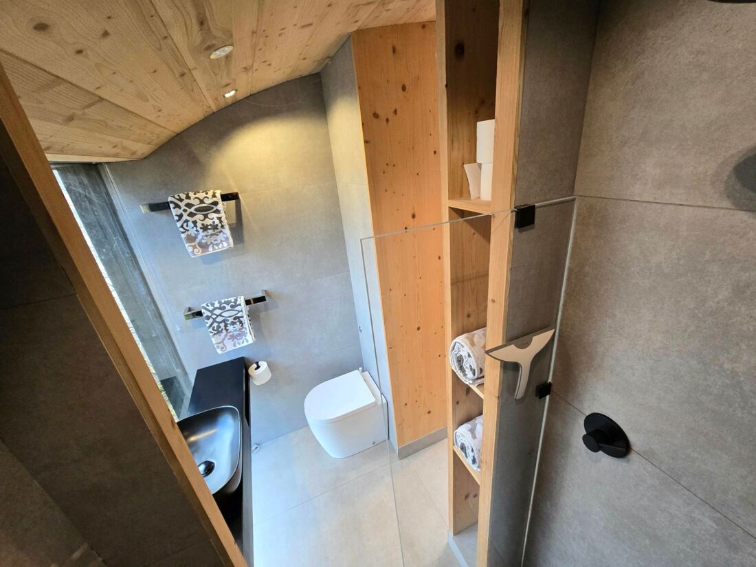 Tree Hoose - Shower Room (2).jpg