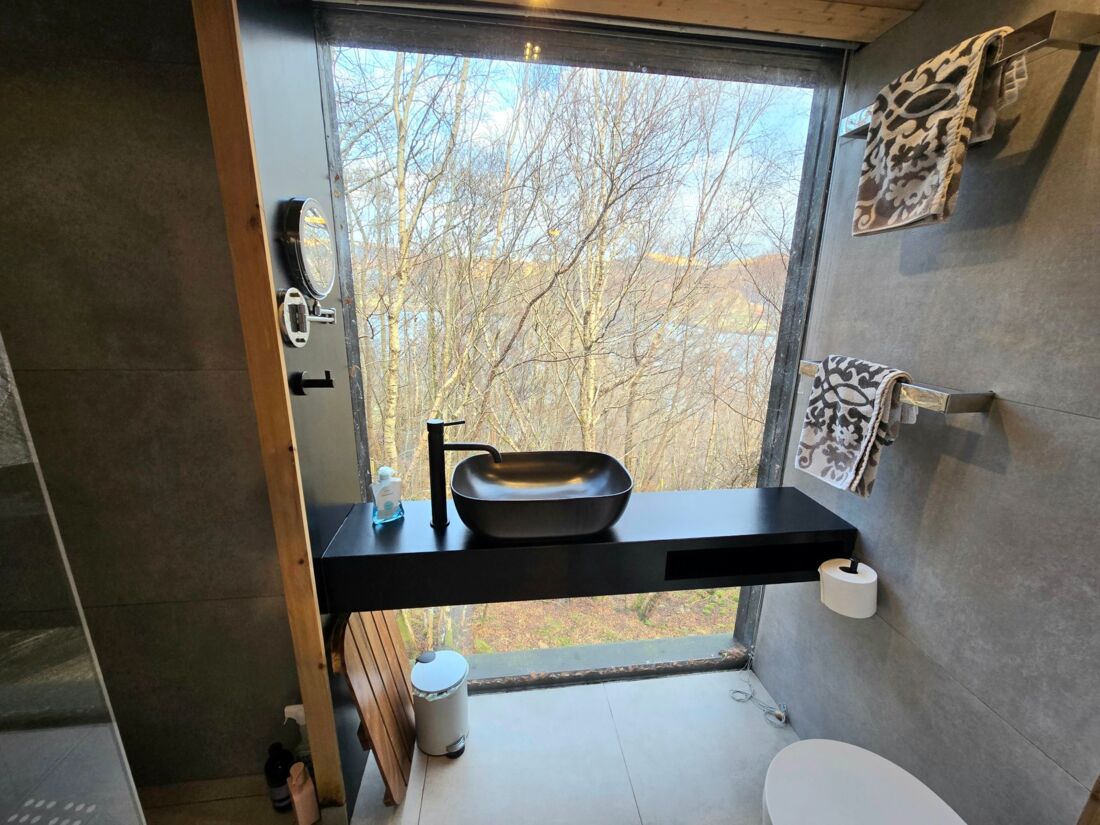 Tree Hoose - Shower Room (3).jpg